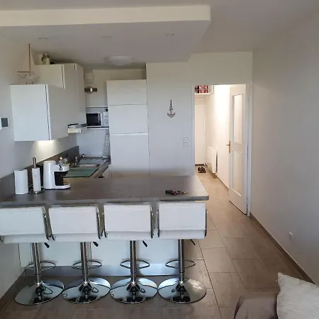 Апартаменты T2 Rez De Jardin Front De Канны
