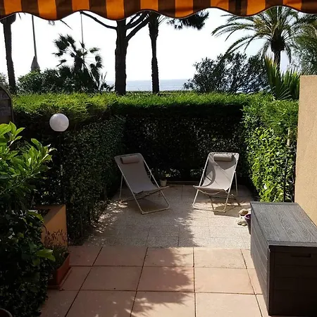 T2 Rez De Jardin Front De Apartment