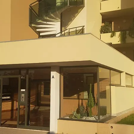 Apartment T2 Rez De Jardin Front De Cannes